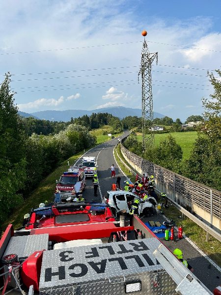 Schwerer Verkehrsunfall (Bild 1)